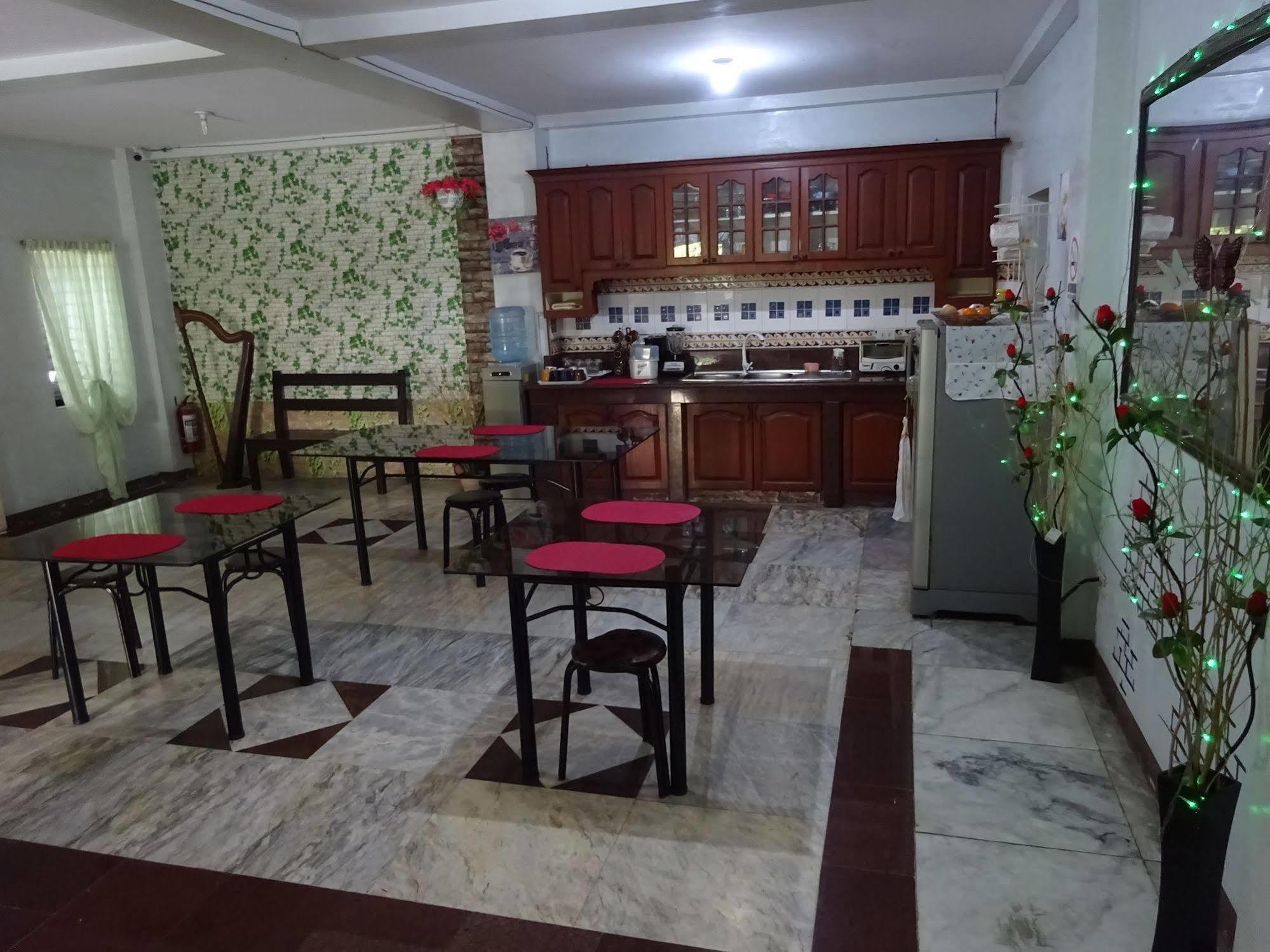 Pe'Re Aristo Guesthouse Mandaue Esterno foto